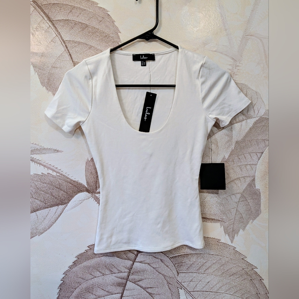 NWT Lulu's Elegant White Scoop Neck Tee